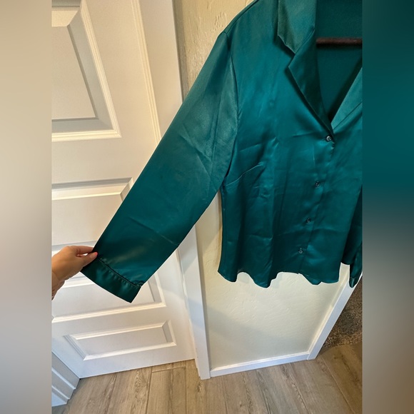 Victoria’s Secret Long Sleeved Pant Pajamas Dark Green - Picture 3 of 10